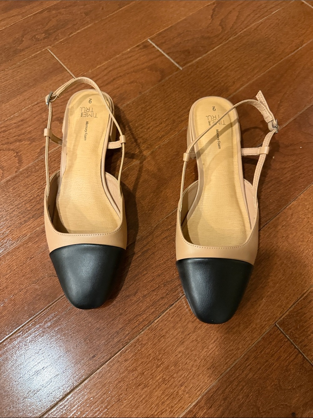 Two-Tone Slingback Flats in Black and Tan